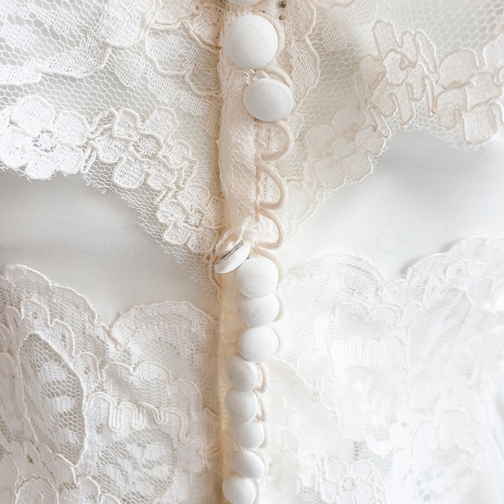 Vintage Wedding Dress - Picture 5 of 8